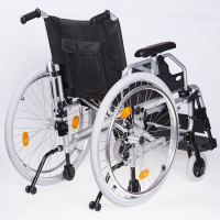 Кресло-коляска для инвалидов со съемными колесами в прокат